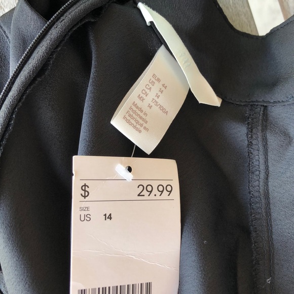 NWT h&m dressy blouse. - Picture 3 of 4